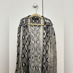 Stylish Black and White Snake Print Women's Top